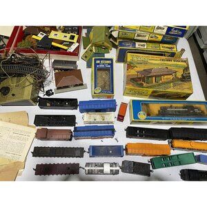 Vintage HO Gauge Scale Train Tyco AHM Tracks Buildings Large Lot As/Is